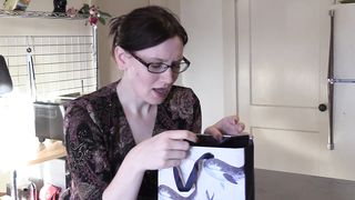 Bettie Bondage - The Wrong Gift