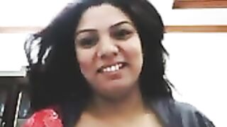 Indian Bhabhi Showing Boobs,  Indian aunty Big Boobs, nipple