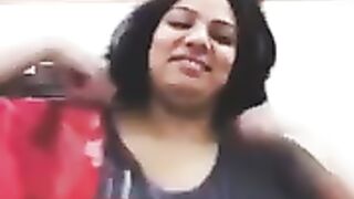 Indian Bhabhi Showing Boobs,  Indian aunty Big Boobs, nipple