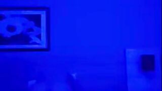 Otel Odasinda Sarisina Pompa