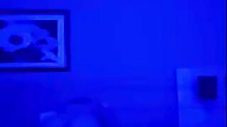 Otel Odasinda Sarisina Pompa