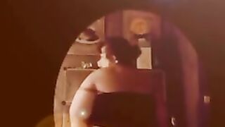 Strip tease lumieres tamisees