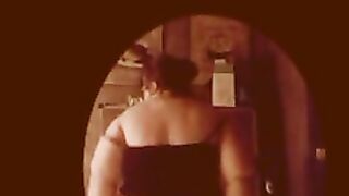 Strip tease lumieres tamisees