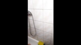 Ukrainian chubby beauty washes her pussy in the bathroom.