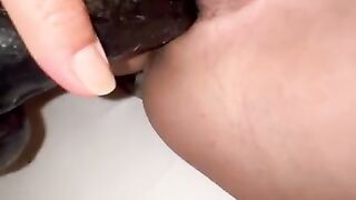 Milf fucking her pussy