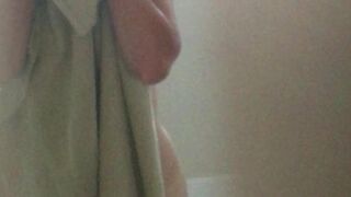 Sexy Tennessee wife voyeured getting out of the bath