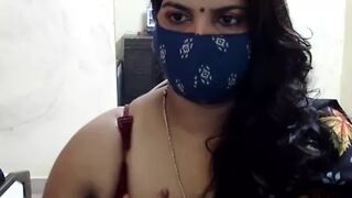 Desi Indian aunty nude webcam show