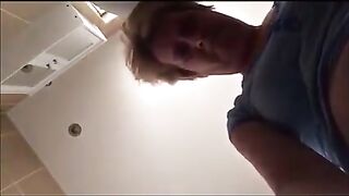 Granny masturbating and squirting
