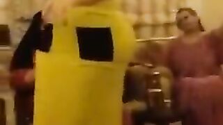 Big arabic ass dancing