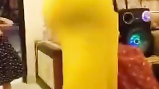 Big arabic ass dancing