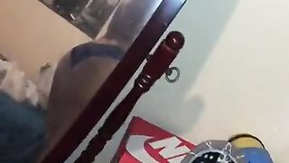 Jenifer rivera ensenando el culo