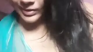 Tamil Sexy aunty tiktok showing boobs