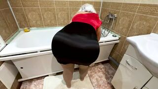Anal MILF under the skirt is always available when the penis needs to relax in a big ass