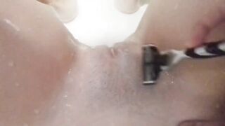 Step Mom teaches her daughter how to shave her pussy