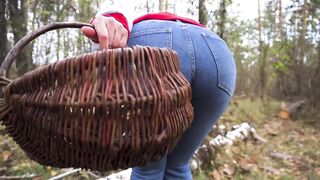 Milf In Blue Jeans Bends Over And Flashing Her Big Ass Outdoors