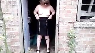 UK MATURE SLUT AT HOME