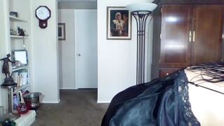 Hot Mature woman has fetish of tearing and ripping my clothe