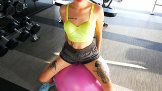 Amateur Thai MILF gym and big cock workout to keep her fit and in shape
