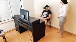 Hot mother masturbates next to her son's friend while he watches porn with virtual reality glasses