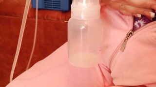 Busty British blonde shows how to pump breast milk