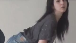 Carolzinha SG rebolando a bunda