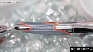 Horny tub girl masturbates with electric razor