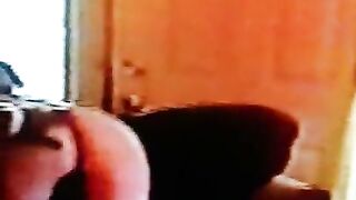 White chick shaking her ass