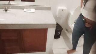 My MOTHER-IN-LAW records herself in a hotel bathroom