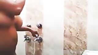 Desi Indian aunty bathing, indian wife bath, house wife bath