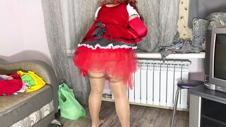 The housewife put on a sexy dress so that her old ass was taken seriously for anal