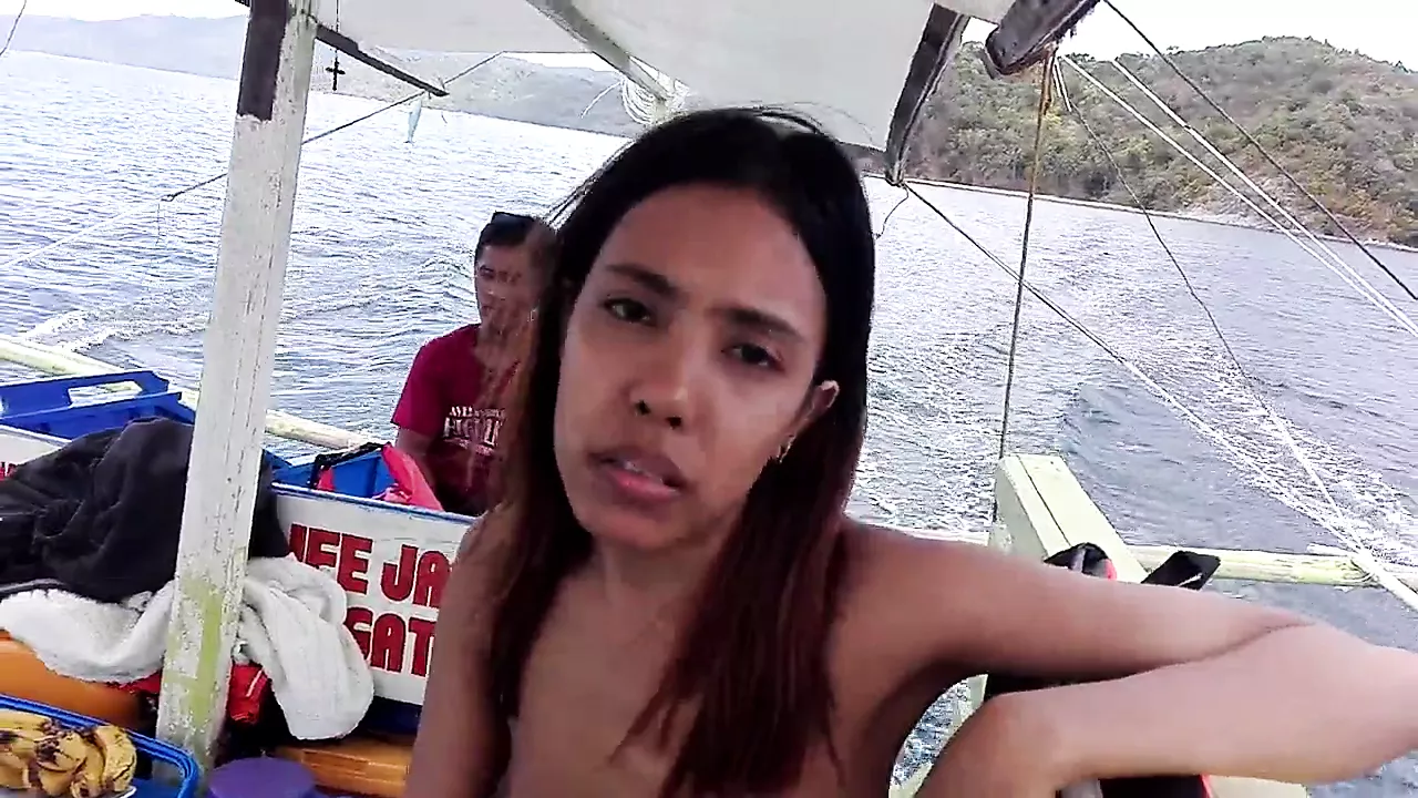 Filipino Nudist - Filipino Naturist Couple .. nude boat trip - Stepmom Incest Porn