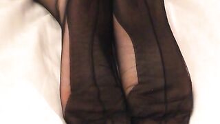 Wrinkled Soles in Fully Fashioned Nylons