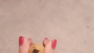 Convinced milf to stick a banana in between her toes for me
