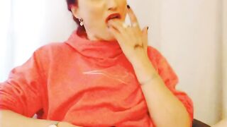 Delia si masturba  prima del live e gode