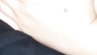 mamma si lecca tettona