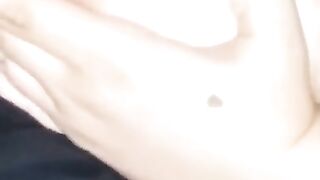 mamma si lecca tettona
