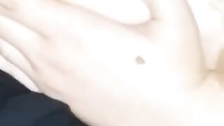 mamma si lecca tettona