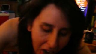 MILF gets a cumshot