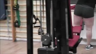 Female Legpower Anna Konda Lifts Tons of Weights