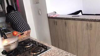 My stepmother likes to cook naked - porn in spanish