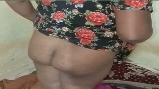 Indian hot bhabi showing big ass and big pussy